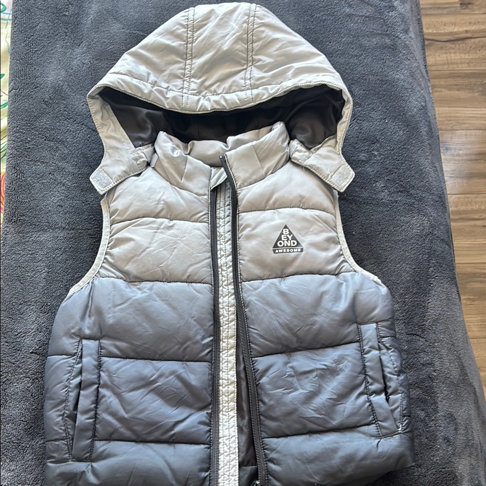 On Running Kids Gray Hooded Vest